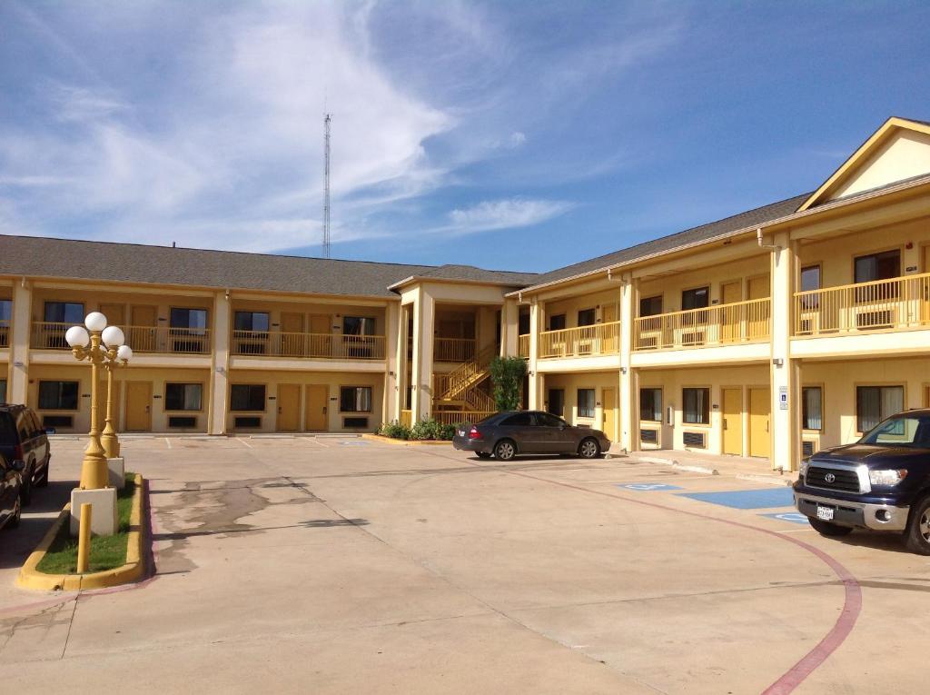 Hearne Budgetel Inn And Suites المظهر الخارجي الصورة