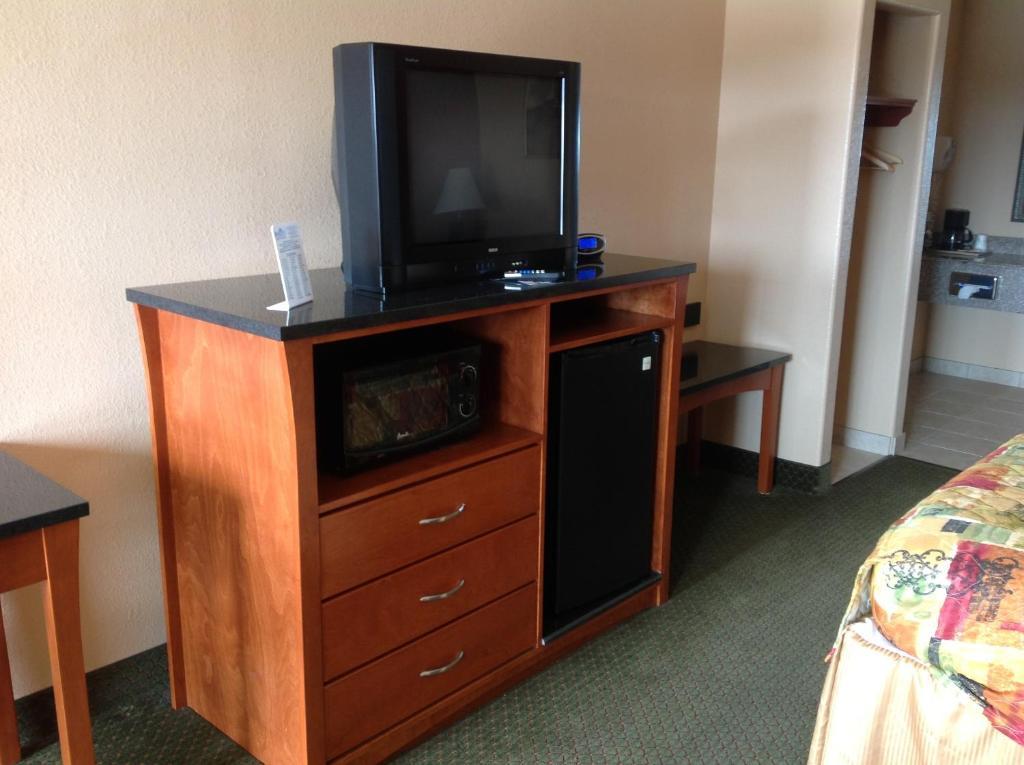 Hearne Budgetel Inn And Suites الغرفة الصورة