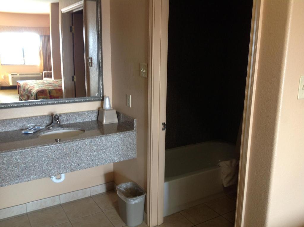 Hearne Budgetel Inn And Suites الغرفة الصورة