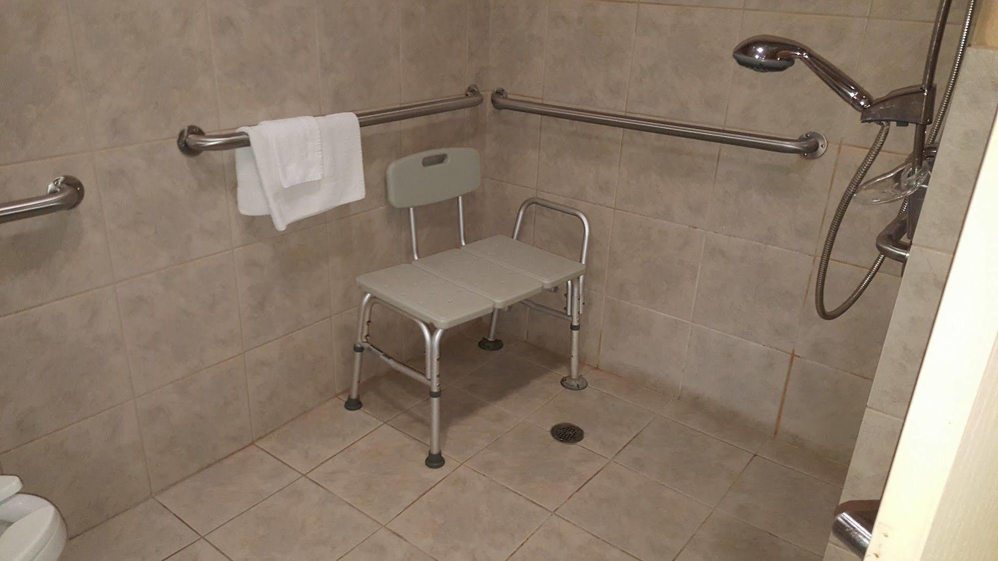 Hearne Budgetel Inn And Suites المظهر الخارجي الصورة