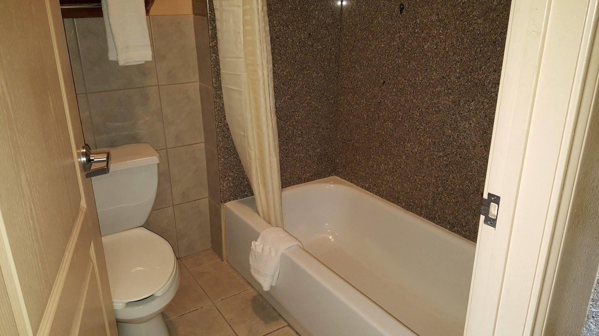 Hearne Budgetel Inn And Suites المظهر الخارجي الصورة